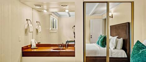 Bureau, fer et planche à repasser, Wi-Fi gratuit, draps fournis