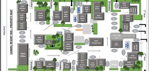 Plan des installations du Carmel Resort Inn, indiquant notamment le bâtiment principal, divers équipements tels qu’une plage, un garage et un chalet.