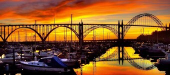 Sleeps up to 24! Short Walk to Beach, Shops & Restaurants! Dog Friendly!