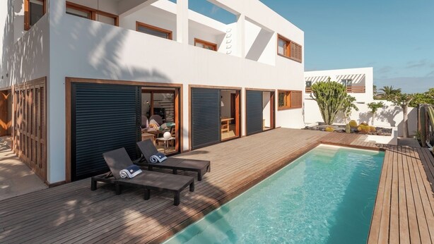 Unclassified image, 1 of 60, button - Canaryislandshost l Pausa (Costa Teguise)