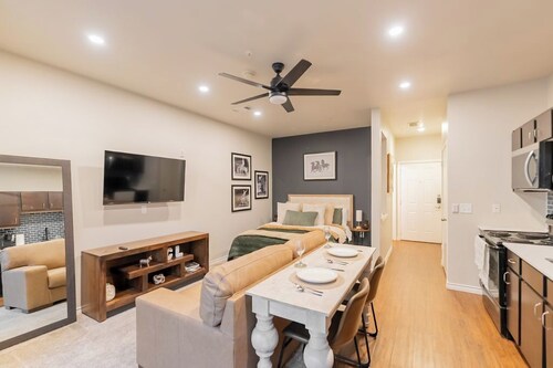 Cowboy Luxe - Chic Studio Apartment