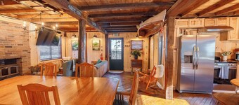 3Q/1T, High Speed Internet, 1800's renovated Barn