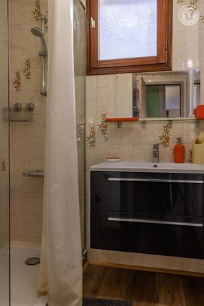 Shower, hair dryer - L'HERMINE - LES AIRELLES (AUSSOIS)