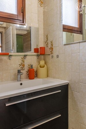 Shower, hair dryer - L'HERMINE - LES AIRELLES (AUSSOIS)