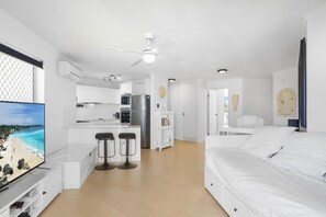Iron/ironing board, internet, bed sheets