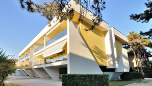 Exterior - Beautiful apartment for 5 people with A/C, WIFI, TV, balcony and pets allowed (San Michele Al Tagliamento)