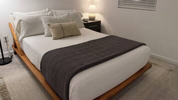3 bedrooms, desk, iron/ironing board, travel crib