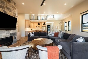 Smart TV, fireplace, ping pong - Ski, Hike & Lake Days • Stunning New Mayflower Townhome (Heber City)