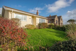 Exterior detail - Ty Peggie, Holiday cottage Solva, Sleeps 4, 2 bedrooms,  bathrooms (Haverfordwest)