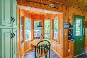 Dining - Mountain View Retreat | Fireplace + EV (Cullowhee)