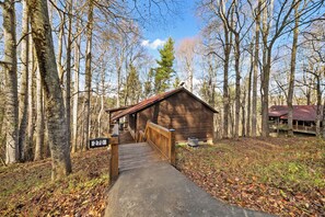 Property grounds - Charming Cabin for 4 near Boone–Fox Trail Cabin (Boone)