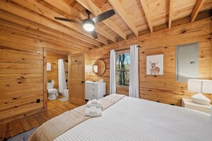 2 bedrooms, free WiFi, bed sheets - Charming Cabin for 4 near Boone–Fox Trail Cabin (Boone)