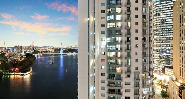 Exterior - Brisbane Skyline Escape - 3 BR with River Views (Brisbane City)