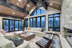 Smart TV, fireplace, stereo