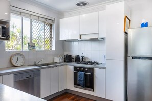 Private kitchen - Upscale & Modern, Relaxed and Inviting Home (Osborne Park)