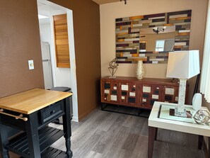 Interior - Fresh /Fresh 2-bedroom apartment in fantastic Fort Myers (Fort Myers)