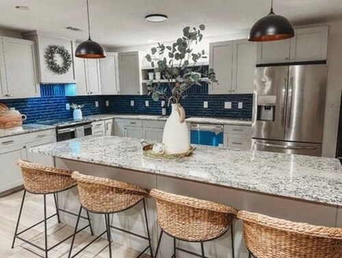 Little Blue Cottage by the Bay!!