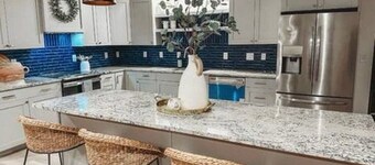 Little Blue Cottage by the Bay!!