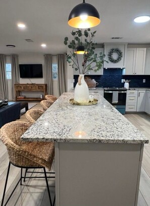 Dining - Little Blue Cottage by the Bay!! (Pensacola)