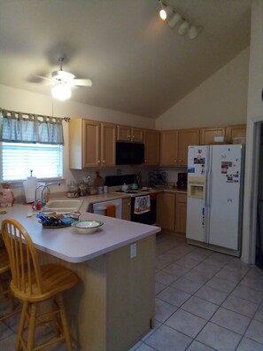 Fridge, microwave, oven, stovetop - Happy Holidays House in Boerne
3 bedrooms, 2 full baths (Boerne)