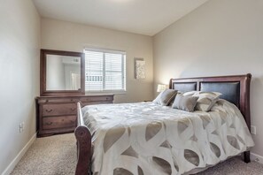 Deluxe Condo, 3 Bedrooms, Pets allowed | Iron/ironing board, free WiFi - Modern 3BR Condo Near Convention Center (Salt Lake City)