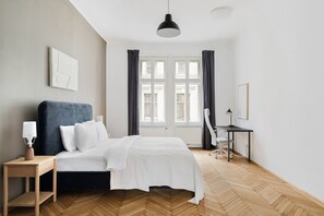 Iron/ironing board, WiFi, bed sheets - Blueground | Wieden, view, nr Belvedere (Vienna)