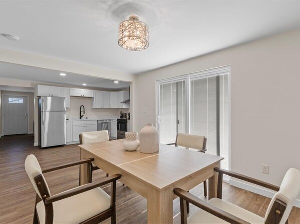 Dining - East Green Bay Family Home • Near Bay Beach (Green Bay)