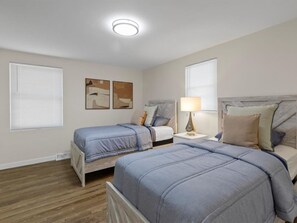 Room - East Green Bay Family Home • Near Bay Beach (Green Bay)