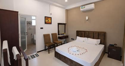 Sasnidu Villa - 1 minute walk to Hikkaduwa Beach