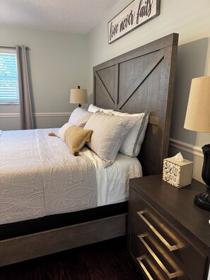 2 bedrooms, iron/ironing board, WiFi, bed sheets - Your Home away from home II (New Port Richey)