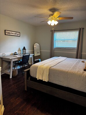 2 makuuhuonetta, silitysrauta/-lauta, Wi-Fi, vuodevaatteet