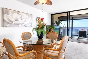 Dining - 🏖️Ali'i Drive Oceanfront Condo | Walk to Town & Views (Kailua Kona)