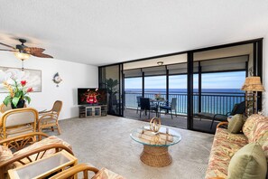TV - 🏖️Ali'i Drive Oceanfront Condo | Walk to Town & Views (Kailua Kona)