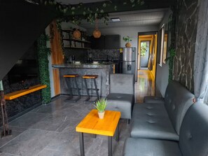 المنشأة من الداخل