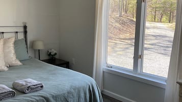 Iron/ironing board, travel cot, free WiFi, bed sheets