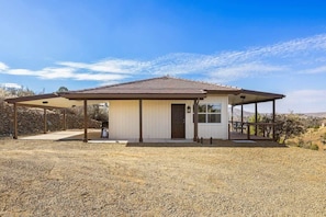 Exterior - Cozy 1BR casita with full kitchen and great views. (Prescott)