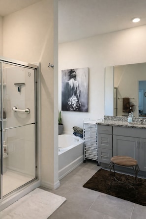 Shower, hair dryer, towels, soap - 2 BR Condo w/ Private Pool & Jacuzzi · Solterra Resort · 15 min to Disney Area (Davenport)