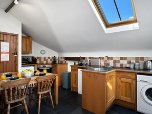 Microwave, oven, dishwasher - Bramble Cottage, Barbrook near Lynton (Nr Lynton)