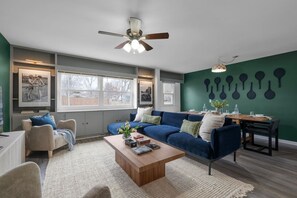 TV - Walk to OSU • 4BR Ranch • 3 Kings • Pet-Friendly (Columbus)