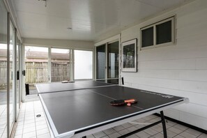 Games room - Walk to OSU • 4BR Ranch • 3 Kings • Pet-Friendly (Columbus)