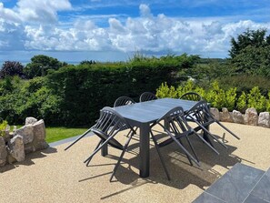 Outdoor dining - The Retreat - 5 Bedroom House - Horton (Swansea)