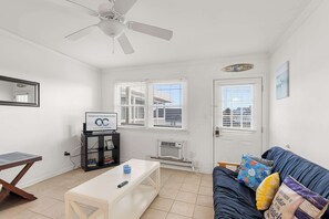 Living area - Harbor Breeze #68 (Ocean City)