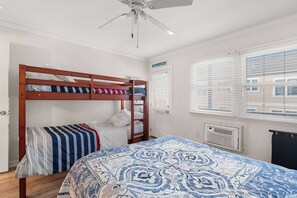 1 bedroom, iron/ironing board, WiFi, bed sheets - Harbor Breeze #68 (Ocean City)