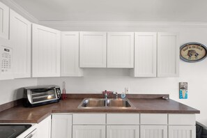 Fridge, microwave, oven, stovetop - Harbor Breeze #68 (Ocean City)