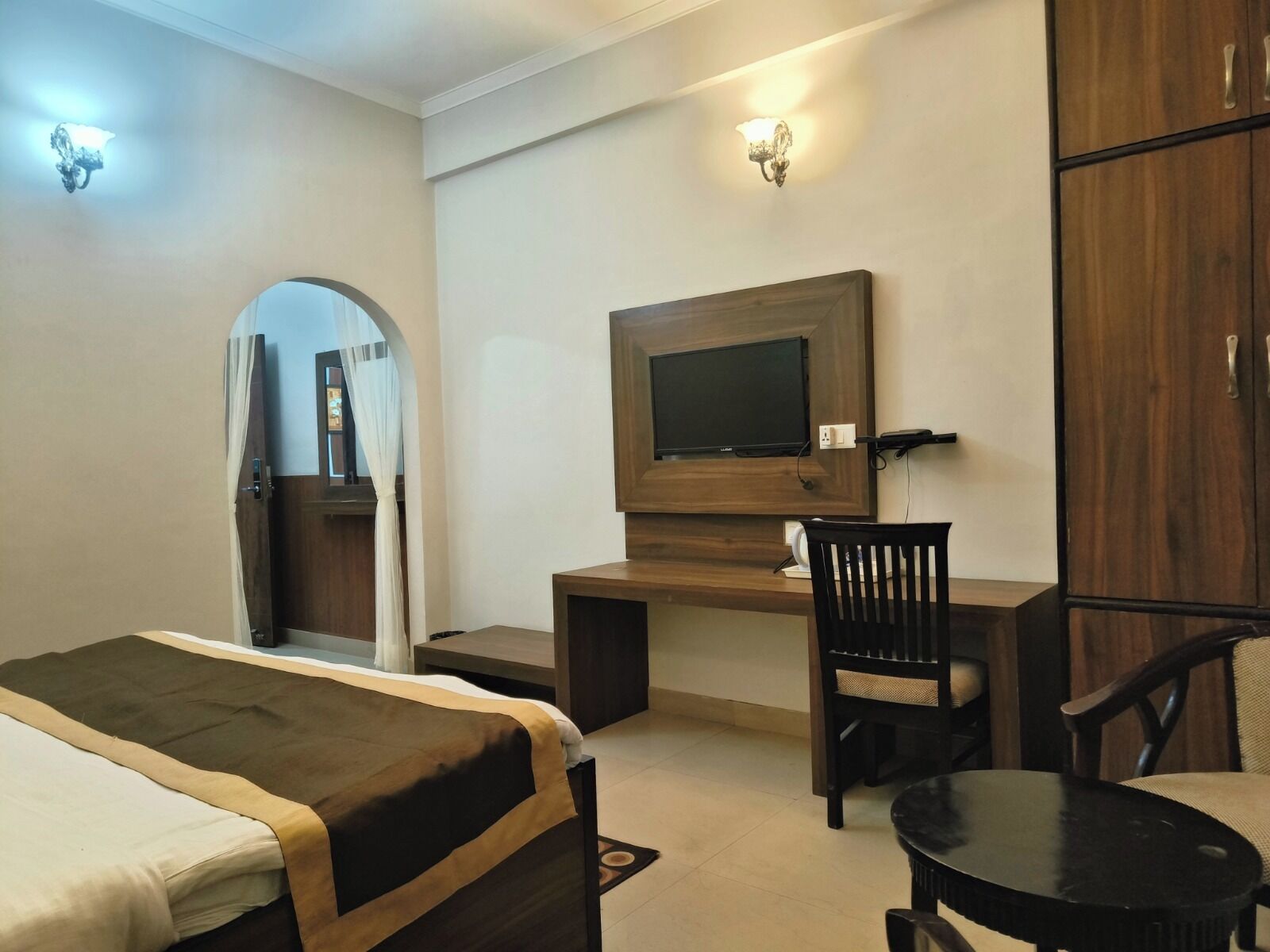 Quarto casal ou duplo luxo | Escrivaninha, espaço de trabalho para notebook, Wi-Fi de cortesia