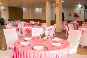 منطقة تناول الطعام للأزواج