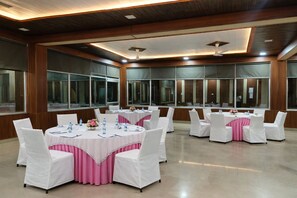 Meeting facility - The Pine Oak Resort  (Bhimtal)