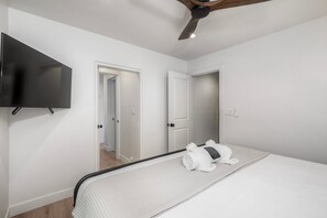 Iron/ironing board, free WiFi, bed sheets - Modern Carlsbad Vacation Rental with Ocean Views, Private Patio, Fire Pit & Walkable Location (Carlsbad)