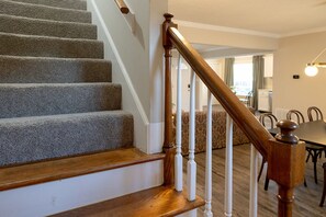 Interior - Spacious Modern  5-bedroom Home close to everything (Southaven)