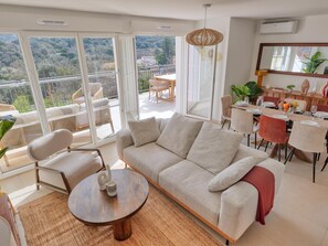 TV - New Villa 2025 | Private Pool | View : Maures | 25 min from St Tropez (La Garde Freinet)